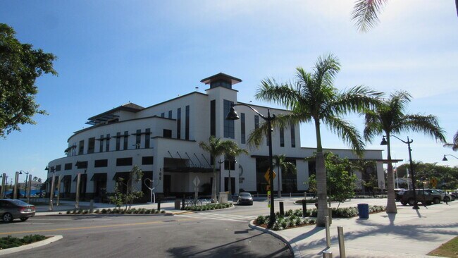 Foto del edificio - 306 E Ocean Ave