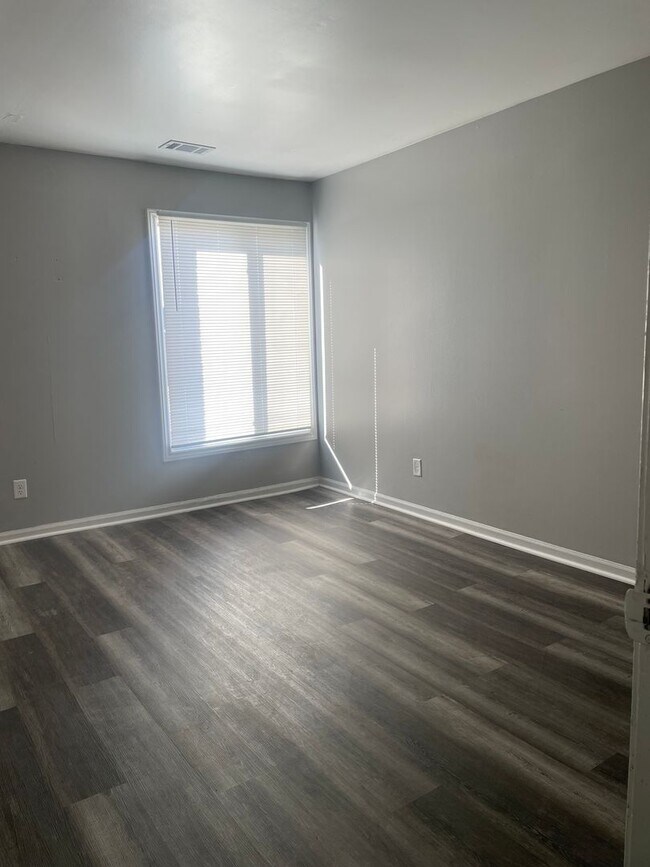 Building Photo - Bellagio West Living I