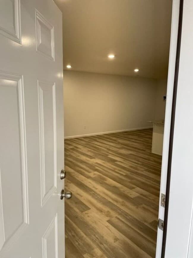 Building Photo - 419 E James Dr