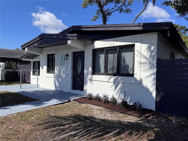 Building Photo - 2713 NW 6th Ct