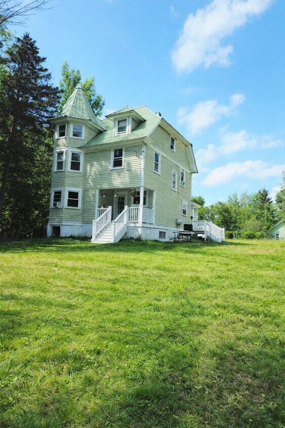 Foto del edificio - 12 Woodland Ave