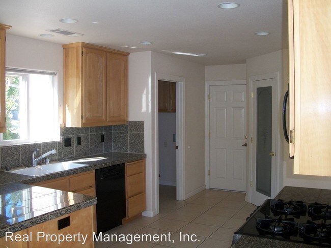 Building Photo - 3691 Fairoaks Ct