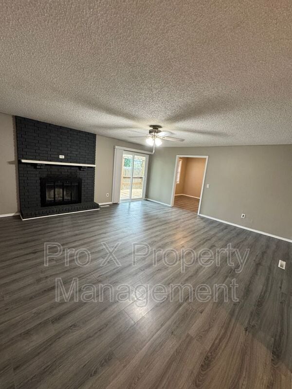 Building Photo - 3203 W Riverside St