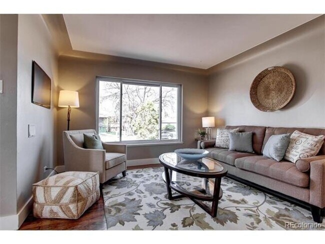 Building Photo - 3 Bedroom Single Family Home in Denver