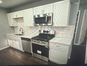 Building Photo - 1824 Central Dr