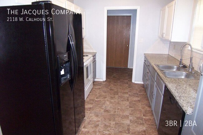 Foto del edificio - 2118 W Calhoun St