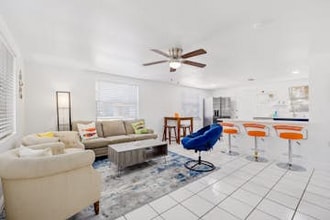 Building Photo - 978 Soi Nana Ln