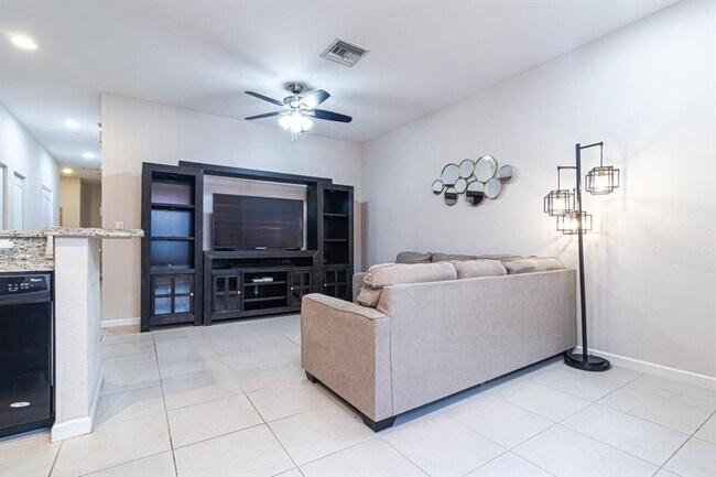 Foto del edificio - 713 SW 2nd Terrace