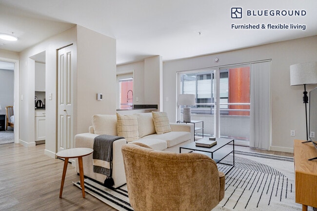 Building Photo - 526 Yale Ave N