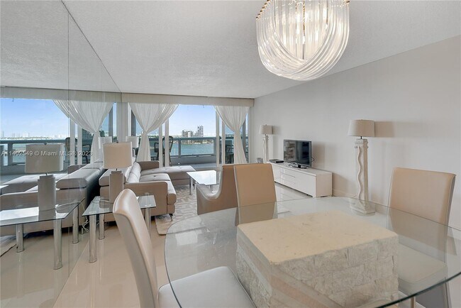 Foto del edificio - 1717 N Bayshore Dr