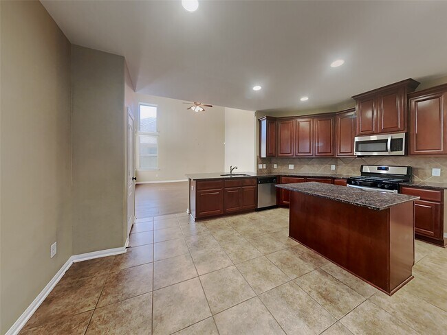 Foto del edificio - 6815 Hunters Way Ln