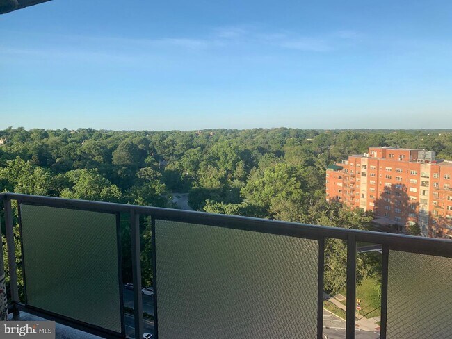 Foto del edificio - 1 E University Pkwy