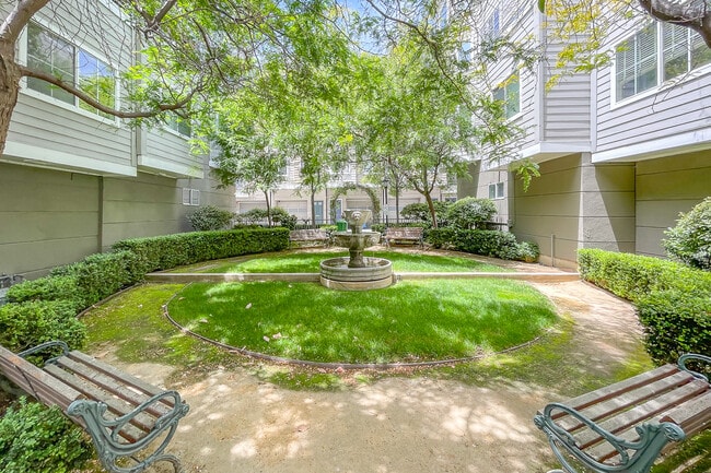 Building Photo - 10 Scott Aly