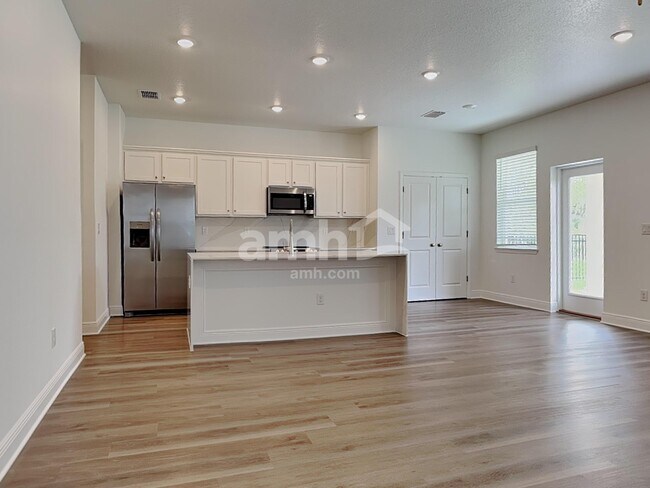 Foto del edificio - 6749 Atlantic Bch Ave