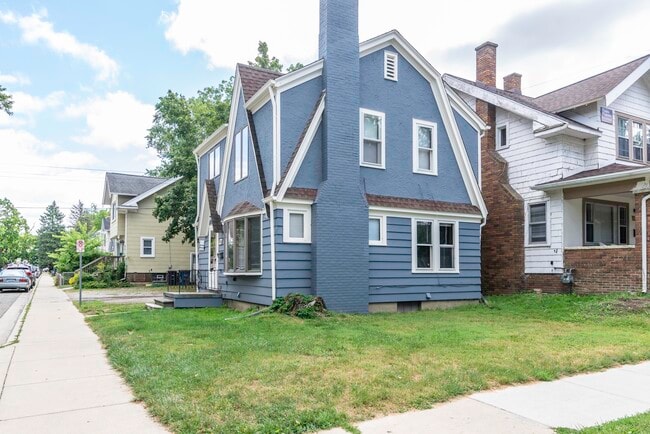 Photo - 800 Sylvan Ave House