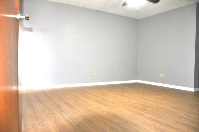 Foto del edificio - 16454 Hickory Knoll Dr