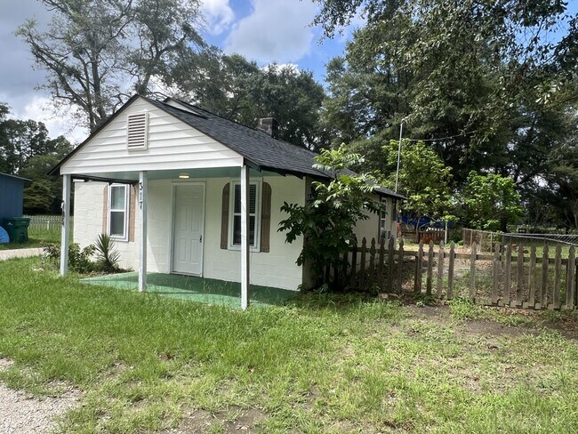 Building Photo - 317 Beaver Dam Rd