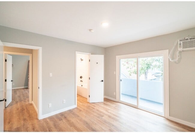 Interior Photo - 4511 Prospect Ave