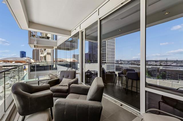 Foto del edificio - 2408 Victory Park Ln
