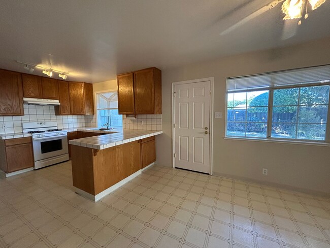 Building Photo - Charming Concord Gem! 3?Bed/2?Bath Single-...