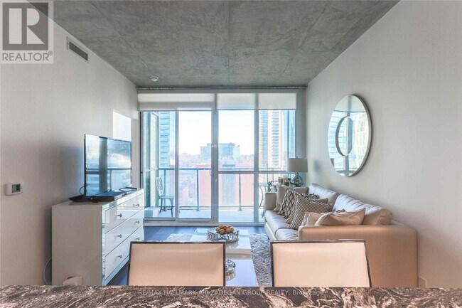 Building Photo - 88 Blue Jays Way