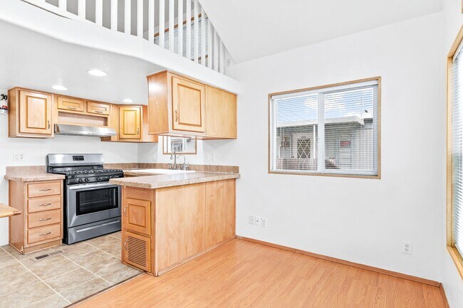 Foto del edificio - 1 Bed + 1 Bath +  IN THE PLEASURE POINT AREA OF SANTA CRUZ. $2300 Per Month