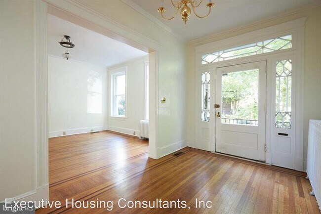 Foto del edificio - 5 br, 3.5 bath House - 2614 Cathedral Ave....