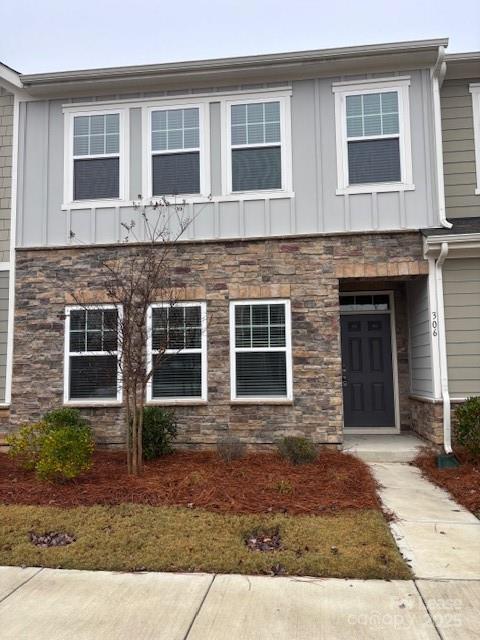 Foto del edificio - 306 Planters Trace Ln