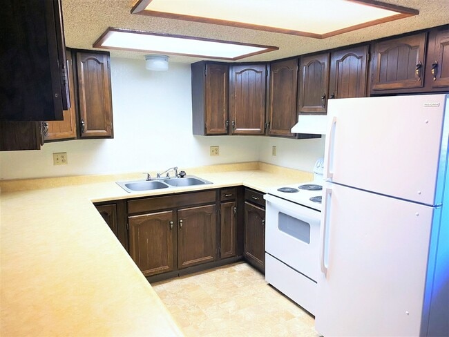 Kitchen - 2150 College Plz