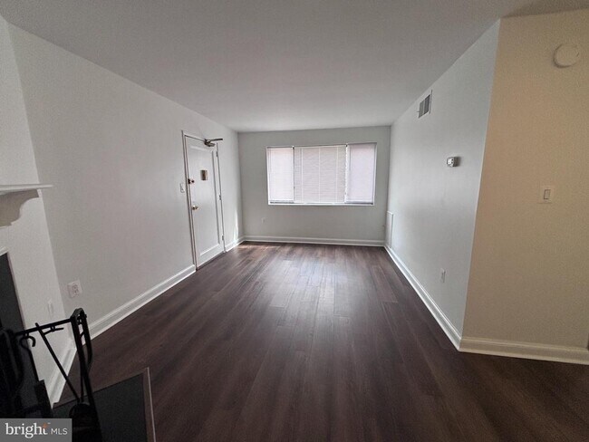 Foto del edificio - 3815 Davis Pl NW