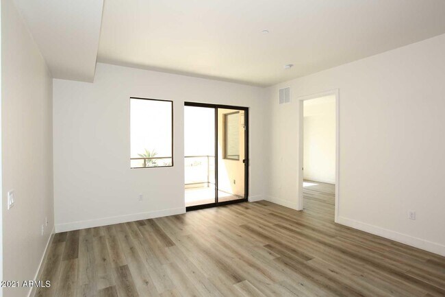 Foto del edificio - 7300 E EARLL Dr