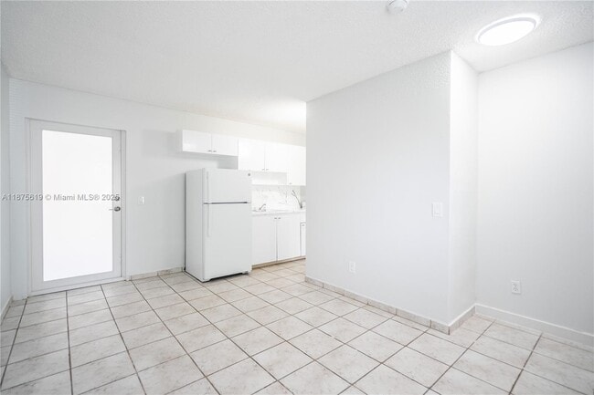 Building Photo - 6650 Miller Dr