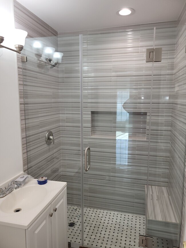 Guest Bath - 17449 Martha St