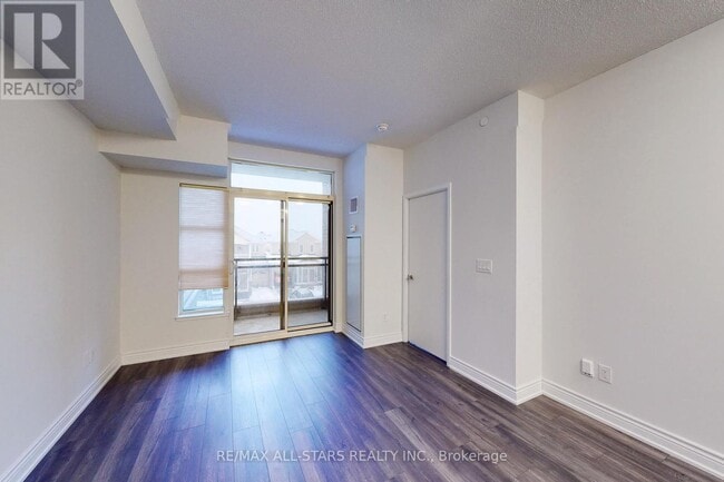 Building Photo - 540-540 Bur Oak Ave