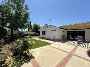 Building Photo - 1418 La Serena Dr