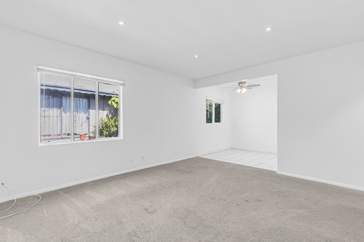 Foto principal - 536 Hyde Park Pl