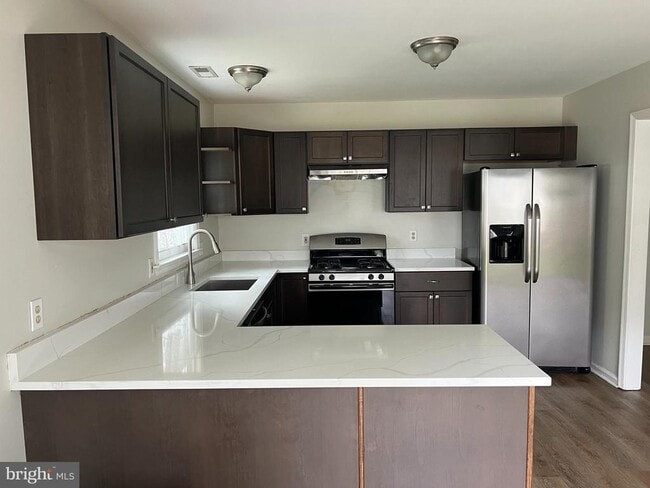 Building Photo - 110 Stoneham Dr