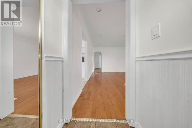 Building Photo - 28 Donley St