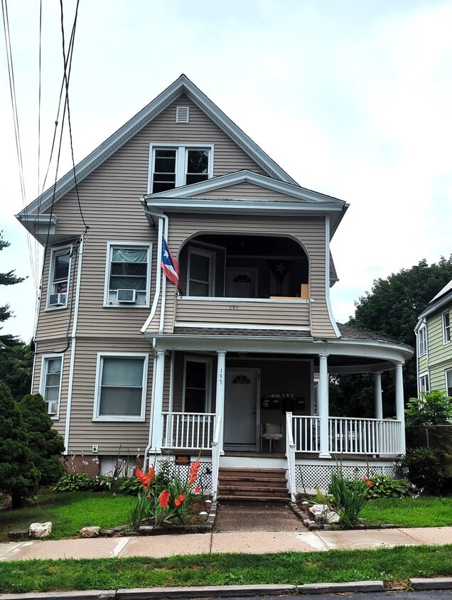 Foto principal - 197 Bassett St