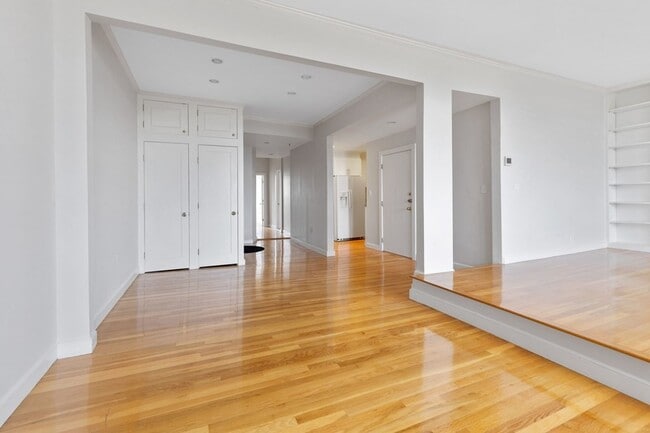 Building Photo - 124 Beacon St