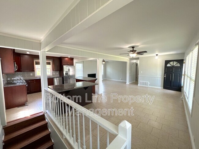 Foto del edificio - 17120 Green Hill Rd