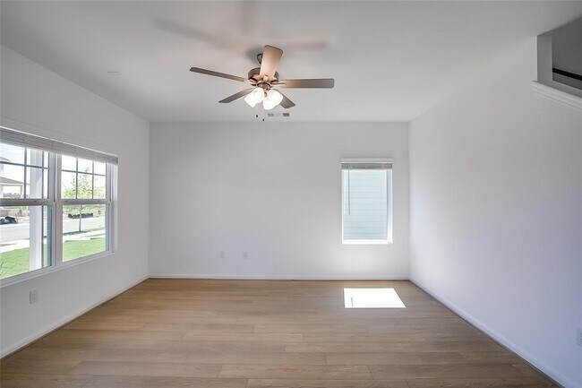 Foto del edificio - 300 Timber Brook Dr