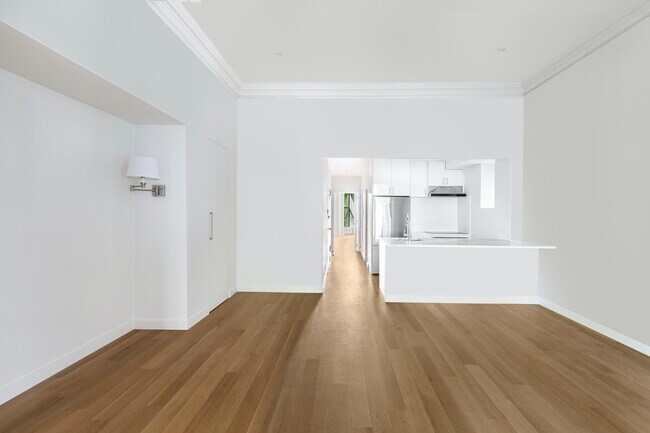 Building Photo - 275 W 73rd St