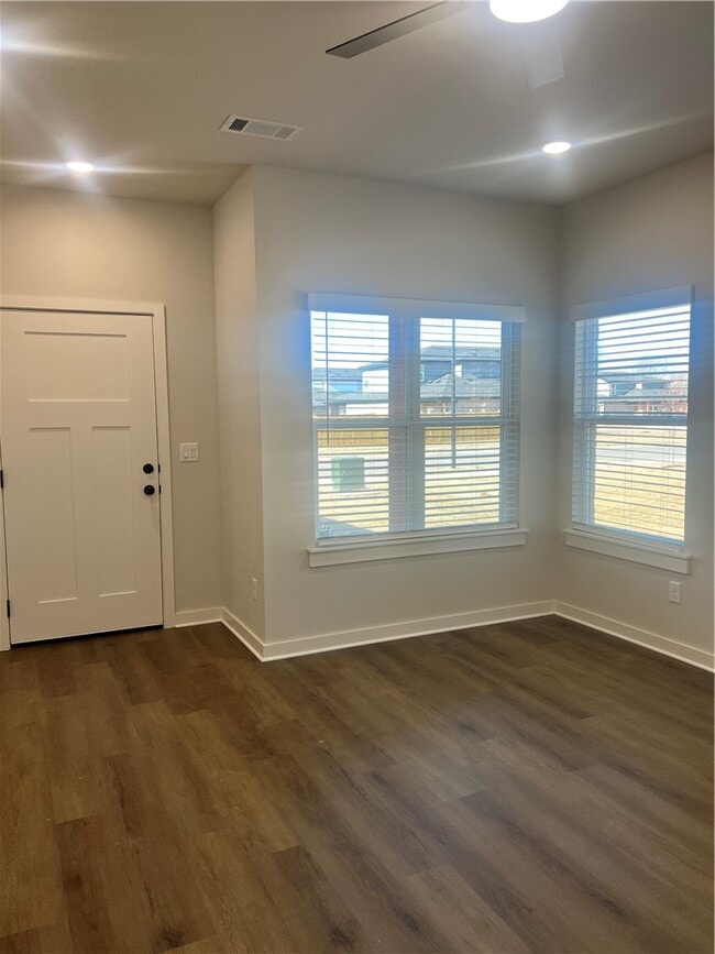 Building Photo - 570 Cosmos St