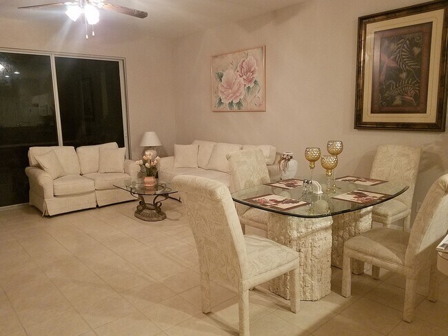 Foto del edificio - 8310 Village Edge Cir