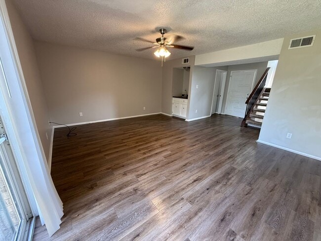 Building Photo - 32 Del Tara Dr