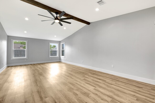 Building Photo - 54 Lotus Ct