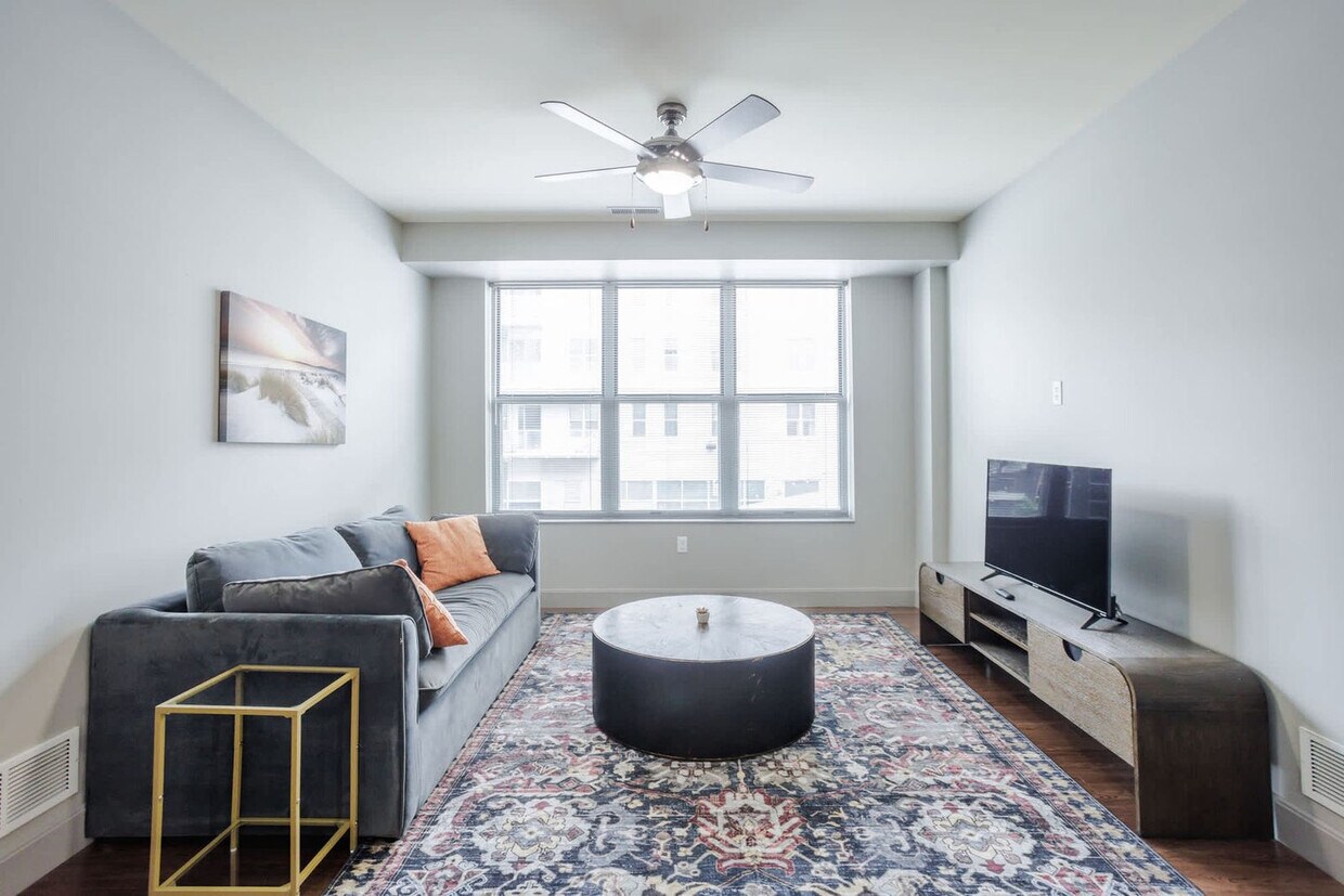 Primary Photo - 121 E Freedom Way
