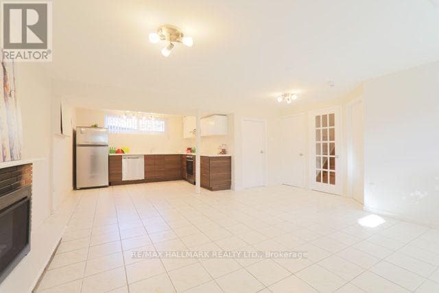 Building Photo - 45 Landfair Crescent