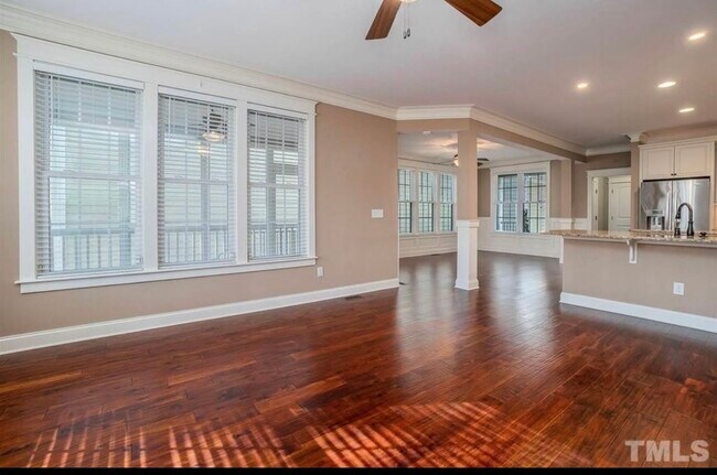 Foto del edificio - 79 Falconridge Dr